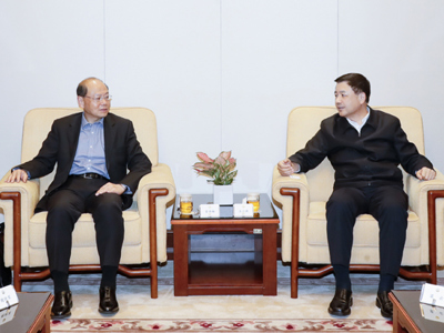 公安部常务副部长王小洪会见曾伟雄