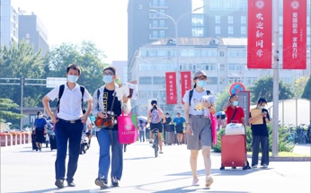 “欢迎你，燕园的新主人”——北大迎来2020级本科新生