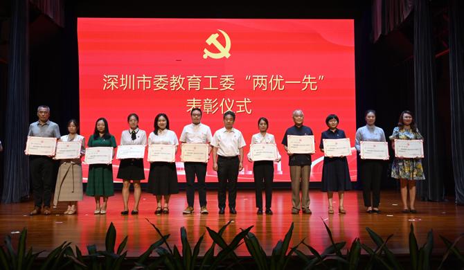 中国共产党成立103周年之际  医学部党员师生和基层党组织荣获“两优一先”表彰